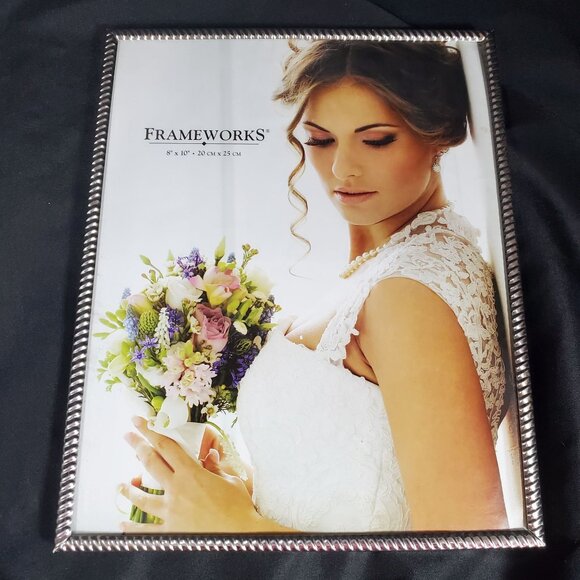 VTG Frameworks Silver Beaded Edge Picture Frame 8x10 Metallic Photo Frame - Picture 2 of 10